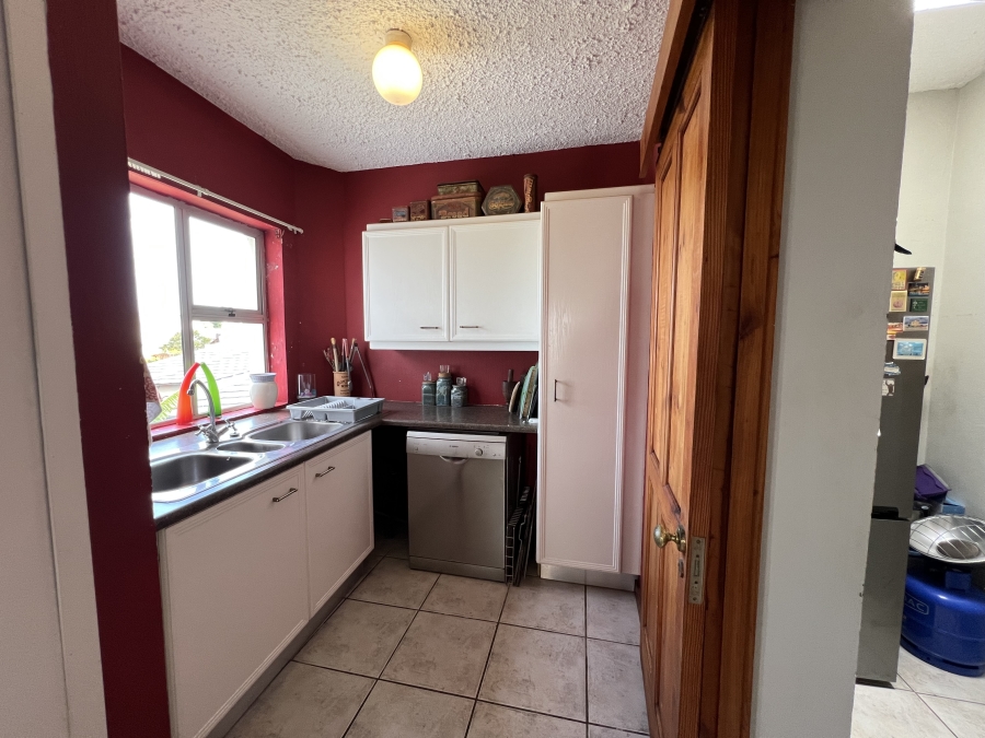 5 Bedroom Property for Sale in Wavecrest Eastern Cape